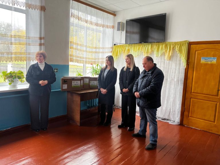 Представники ТОВ «Сілікат-1» у Ковтунівській гімназії